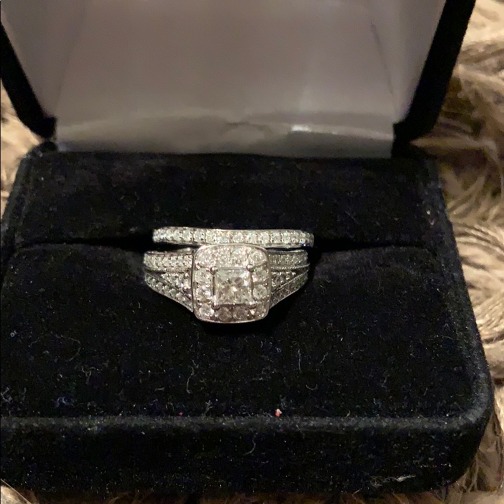 Wedding ring - Picture 2 of 2
